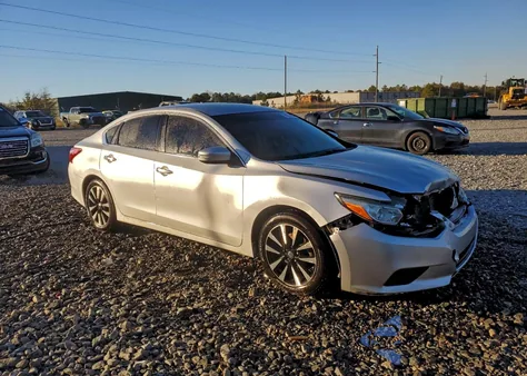 2018 Nissan Altima 2.5 z USA, uszkodzony, nr VIN 1N4AL3AP7JC140853